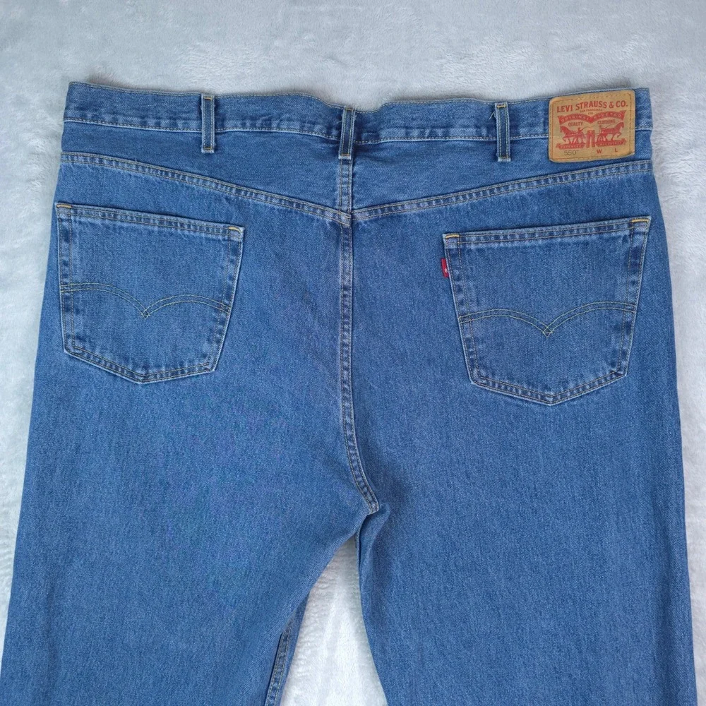 Levi's 550 Relaxed Fit Tapered Leg Jeans Mens 46x32 Blue Denim Medium Wash